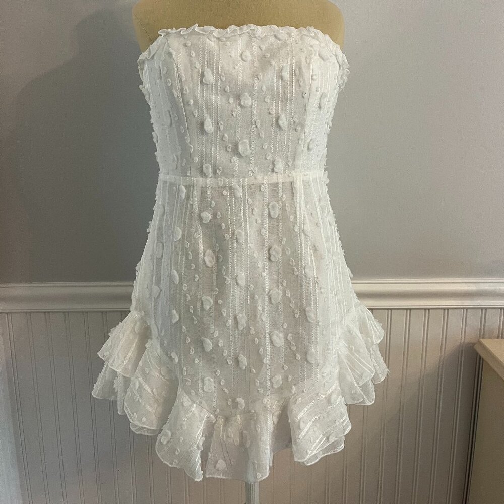 Selfie Leslie white strapless dress